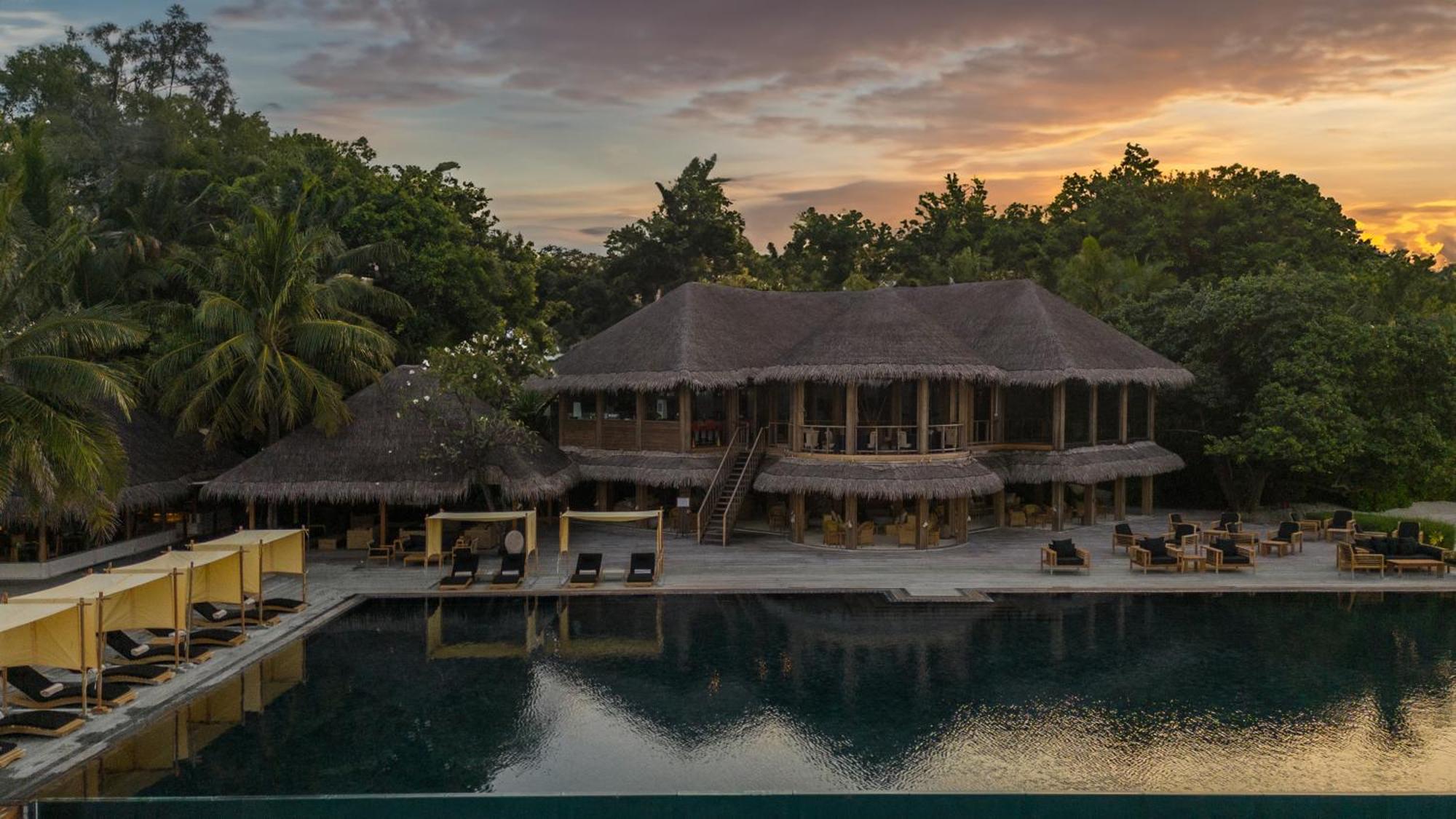 Coco Bodu Hithi - 50 Percent Off Shared Roundtrip Speedboat For Stays From 1 May To September 2025 Esterno foto The restaurant at the resort