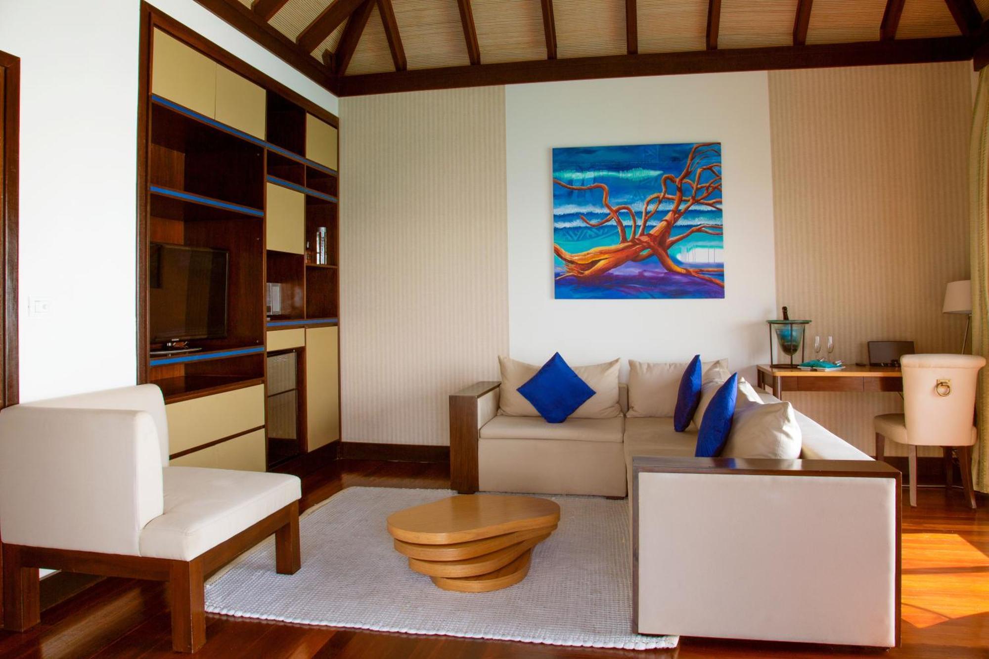 Coco Bodu Hithi - 50 Percent Off Shared Roundtrip Speedboat For Stays From 1 May To September 2025 Esterno foto Interior of a suite at the resort