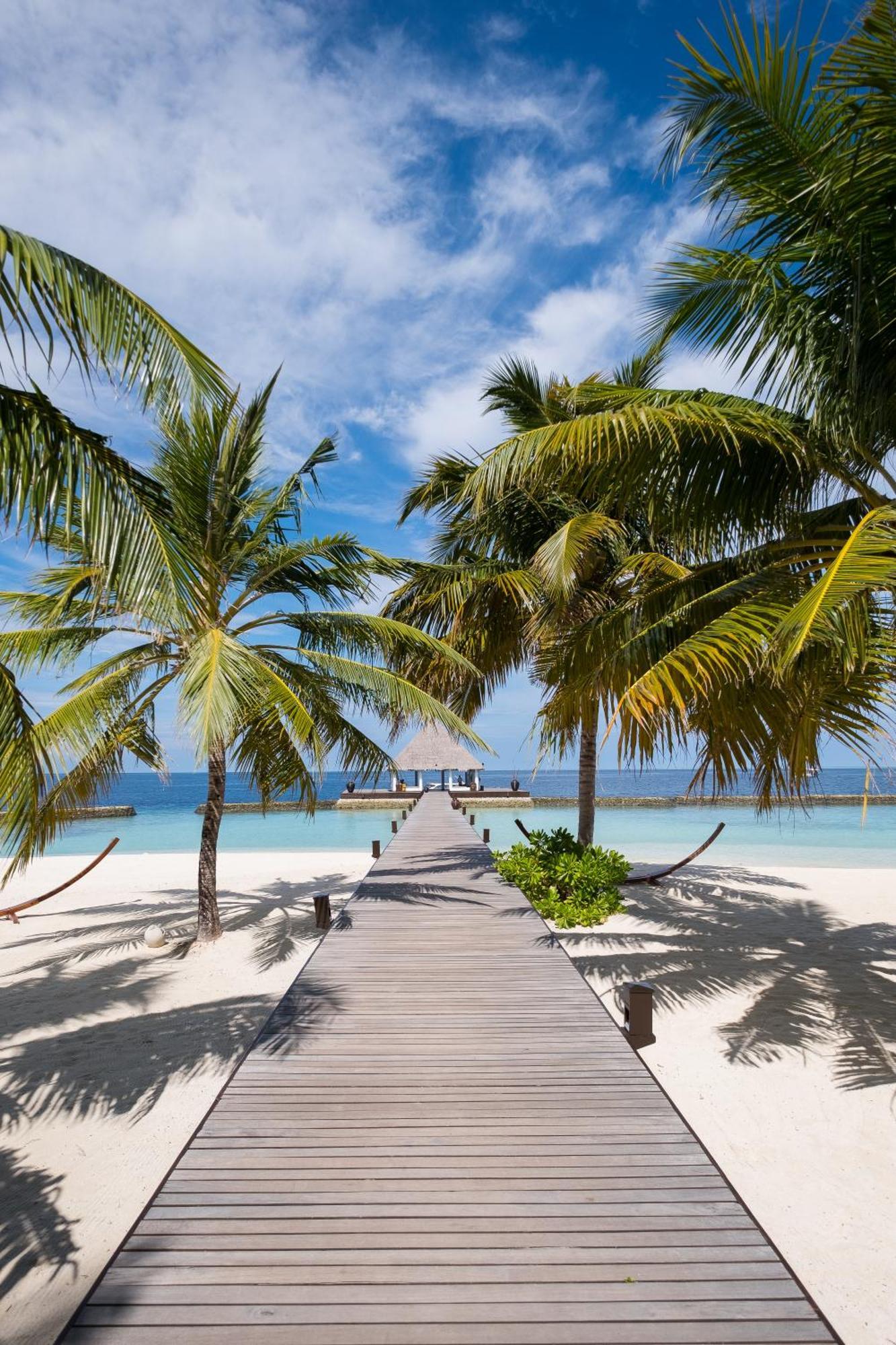 Coco Bodu Hithi - 50 Percent Off Shared Roundtrip Speedboat For Stays From 1 May To September 2025 Esterno foto A beach in Maldives