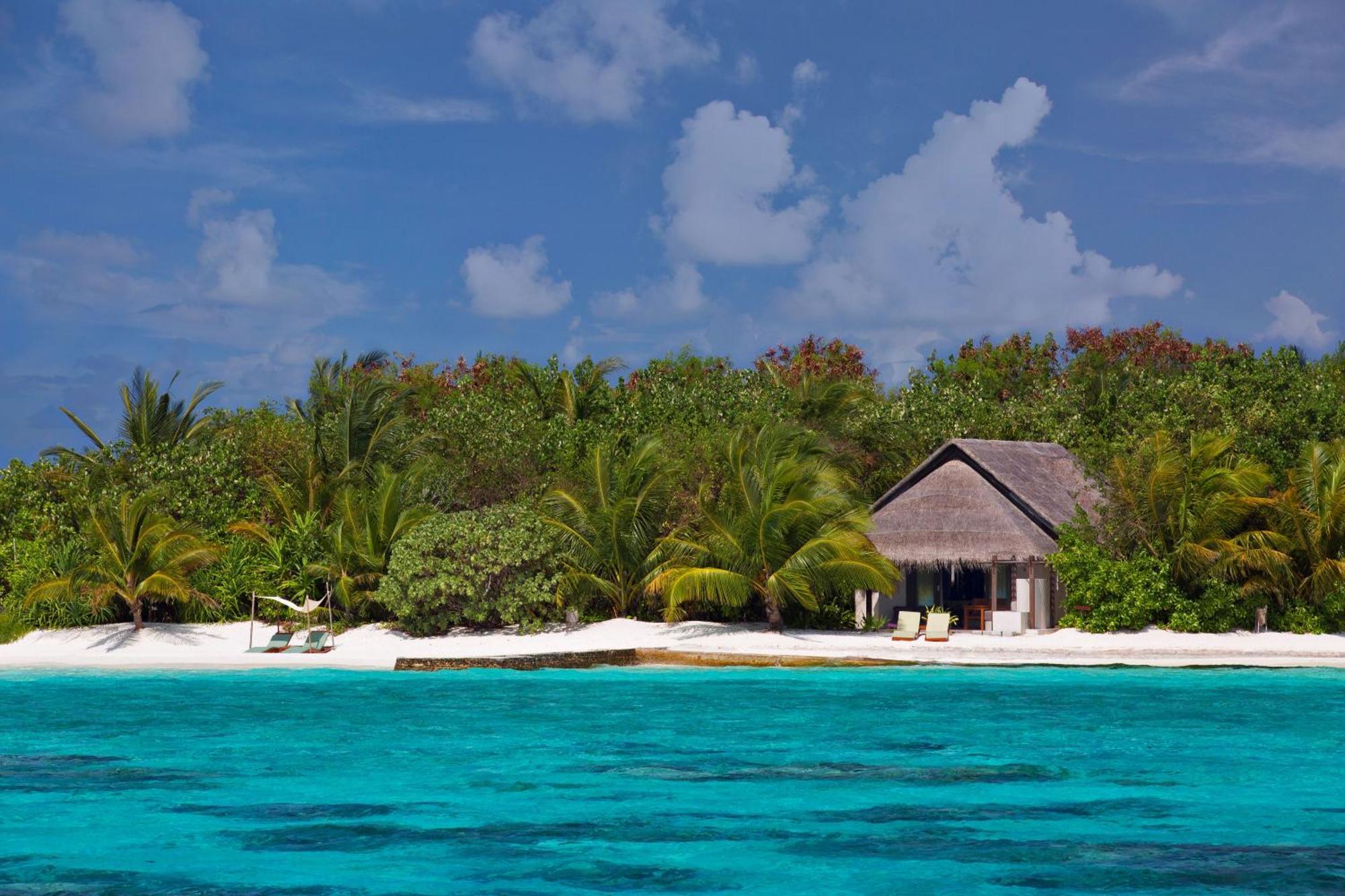 Coco Bodu Hithi - 50 Percent Off Shared Roundtrip Speedboat For Stays From 1 May To September 2025 Esterno foto A beach villa at the resort
