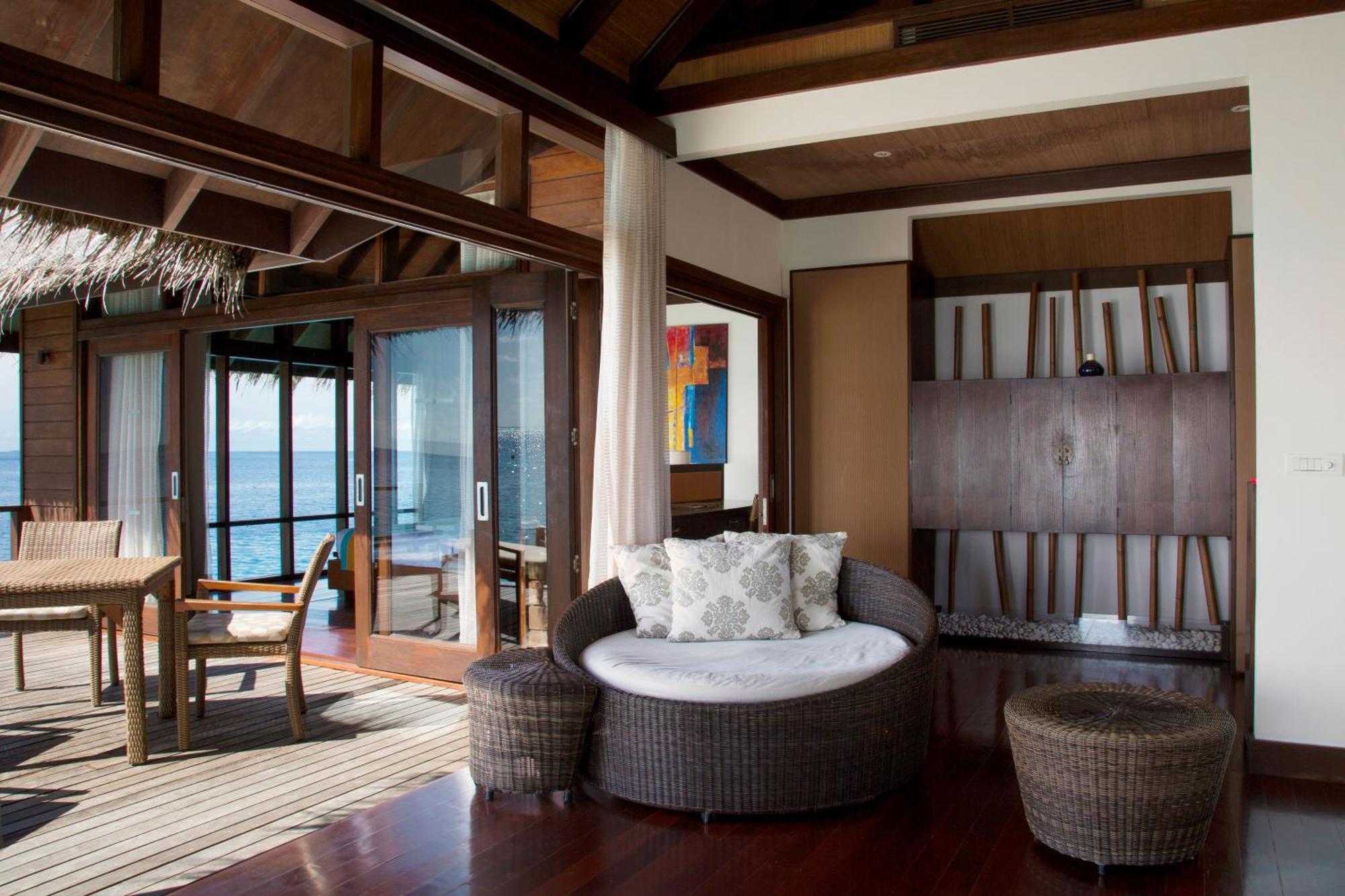 Coco Bodu Hithi - 50 Percent Off Shared Roundtrip Speedboat For Stays From 1 May To September 2025 Esterno foto Interior of a villa
