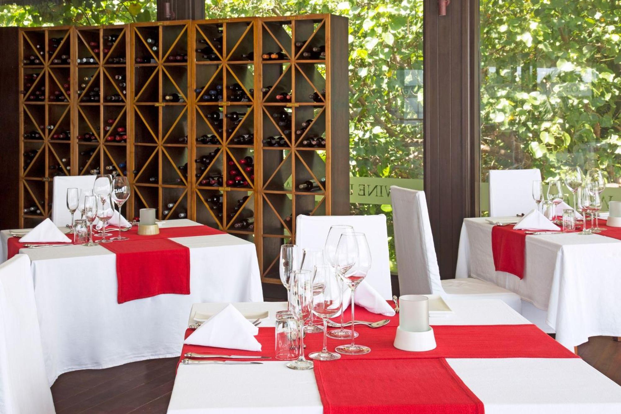 Coco Bodu Hithi - 50 Percent Off Shared Roundtrip Speedboat For Stays From 1 May To September 2025 Esterno foto Restaurant
