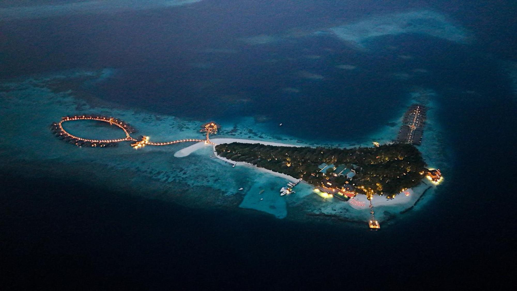 Coco Bodu Hithi - 50 Percent Off Shared Roundtrip Speedboat For Stays From 1 May To September 2025 Esterno foto Aerial view of the resort