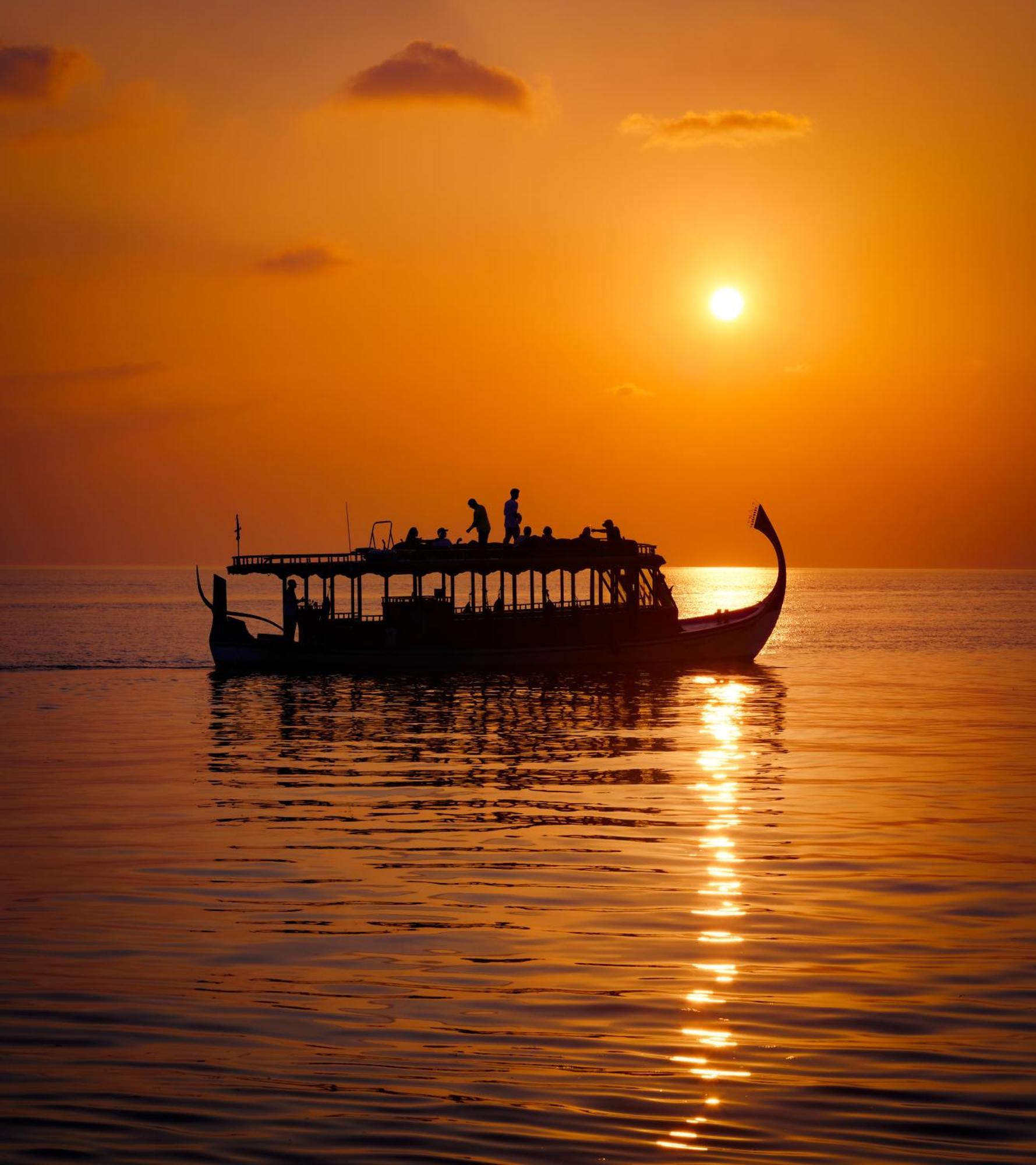 Coco Bodu Hithi - 50 Percent Off Shared Roundtrip Speedboat For Stays From 1 May To September 2025 Esterno foto Sunset at the backwaters of Kerala