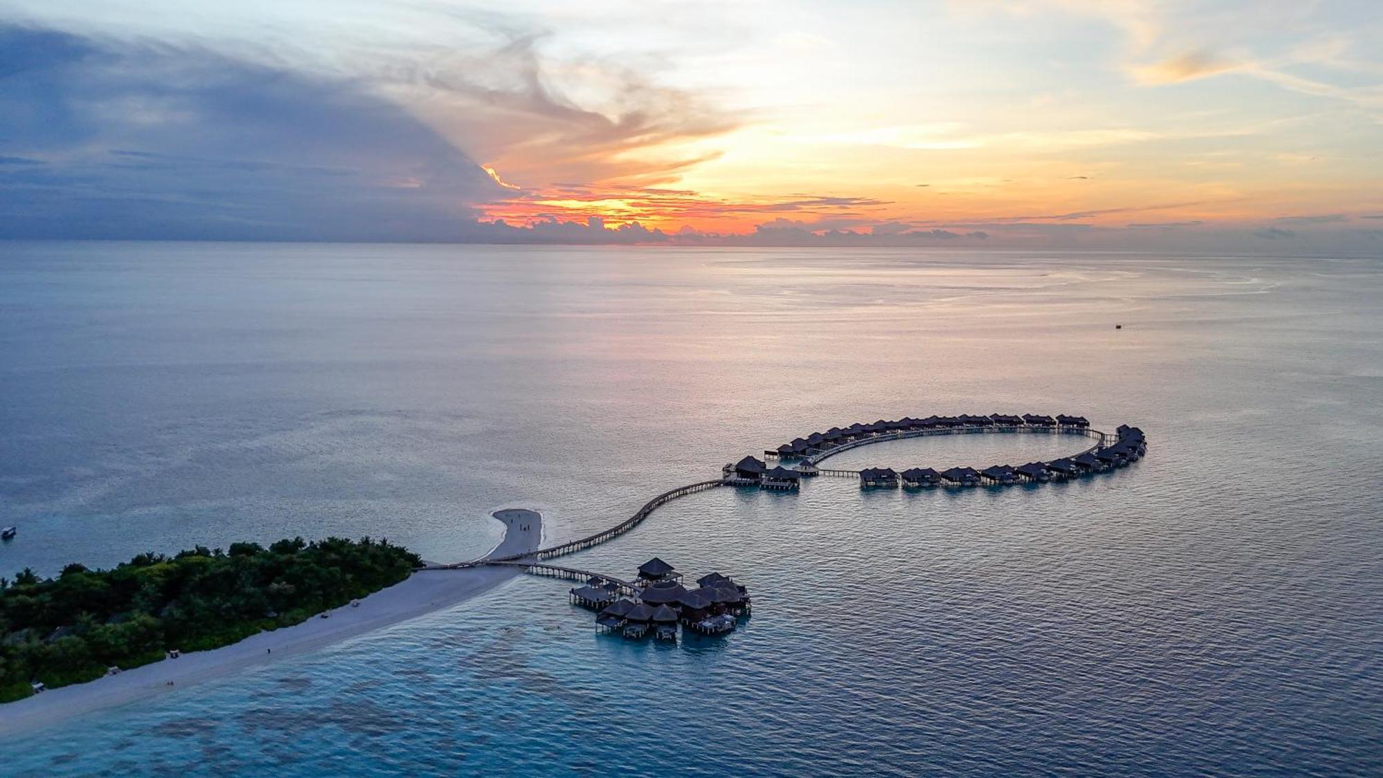 Coco Bodu Hithi - 50 Percent Off Shared Roundtrip Speedboat For Stays From 1 May To September 2025 Esterno foto Sunset at the resort