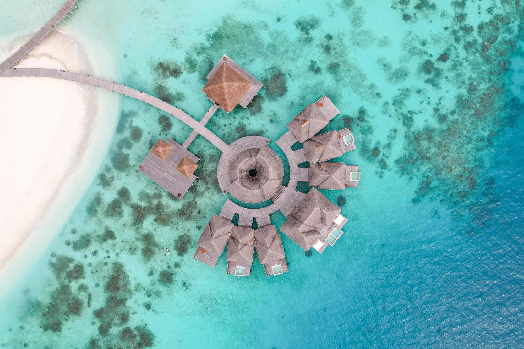 Coco Bodu Hithi - 50 Percent Off Shared Roundtrip Speedboat For Stays From 1 May To September 2025 Esterno foto Aerial view of the resort