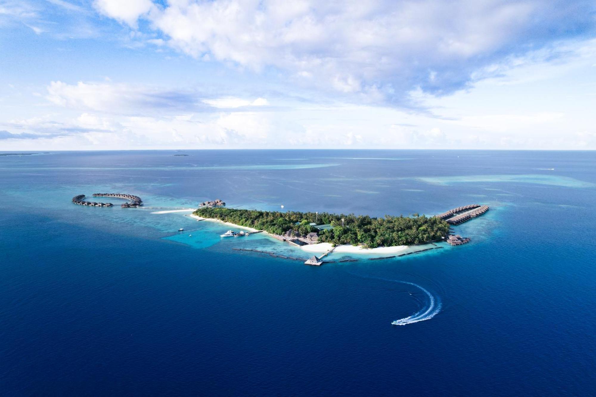 Coco Bodu Hithi - 50 Percent Off Shared Roundtrip Speedboat For Stays From 1 May To September 2025 Esterno foto Aerial view of the island