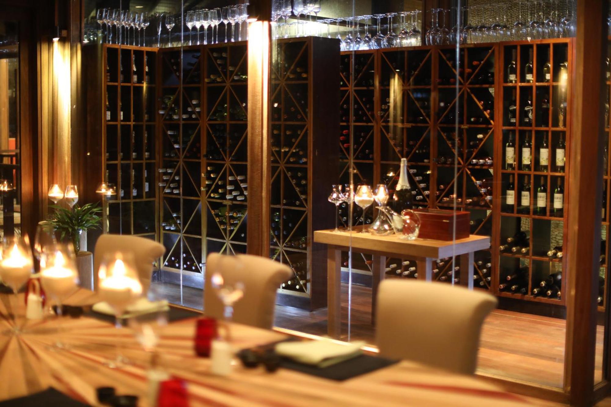 Coco Bodu Hithi - 50 Percent Off Shared Roundtrip Speedboat For Stays From 1 May To September 2025 Esterno foto Wine cellar at the restaurant