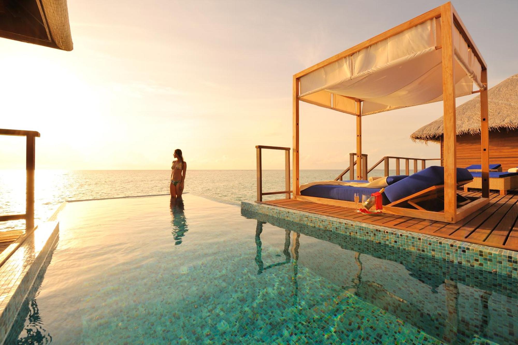 Coco Bodu Hithi - 50 Percent Off Shared Roundtrip Speedboat For Stays From 1 May To September 2025 Esterno foto The pool at the resort