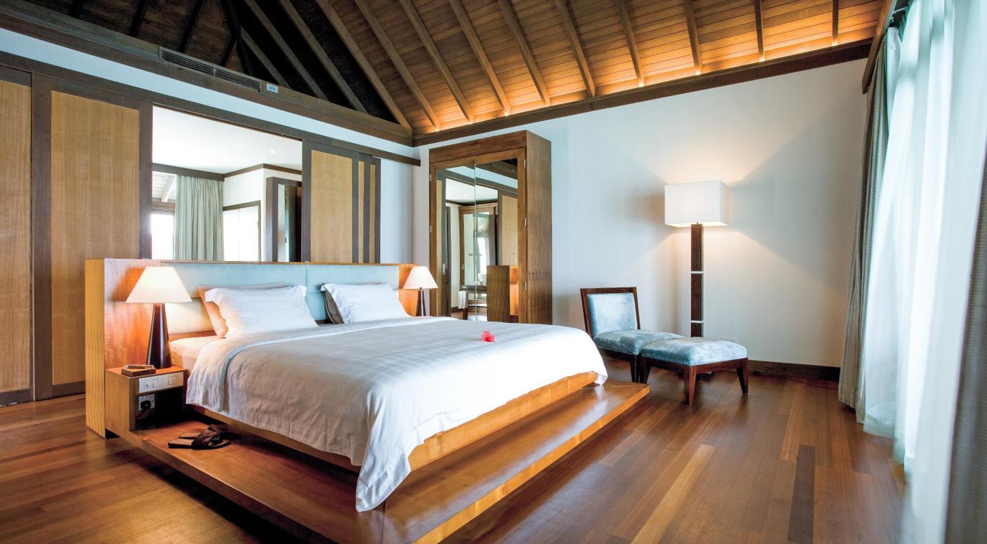 Coco Bodu Hithi - 50 Percent Off Shared Roundtrip Speedboat For Stays From 1 May To September 2025 Esterno foto A bedroom in a villa