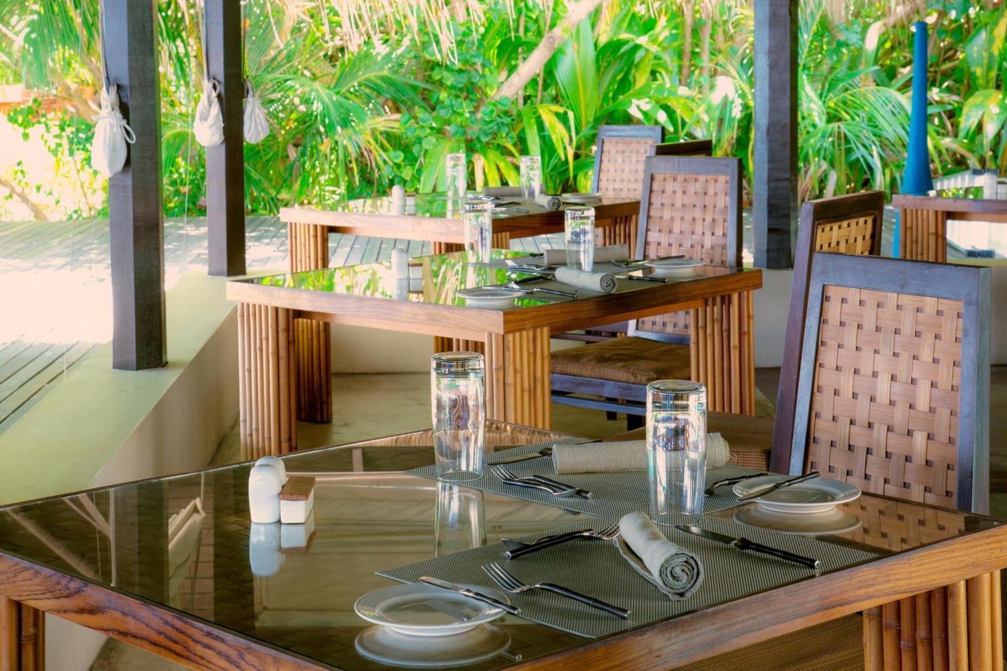 Coco Bodu Hithi - 50 Percent Off Shared Roundtrip Speedboat For Stays From 1 May To September 2025 Esterno foto A restaurant in Maldives
