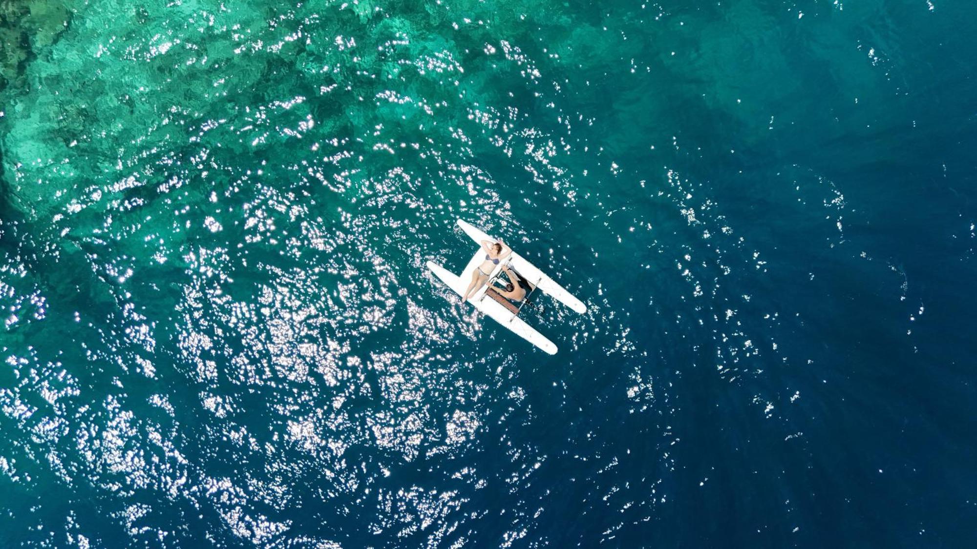 Coco Bodu Hithi - 50 Percent Off Shared Roundtrip Speedboat For Stays From 1 May To September 2025 Esterno foto A catamaran