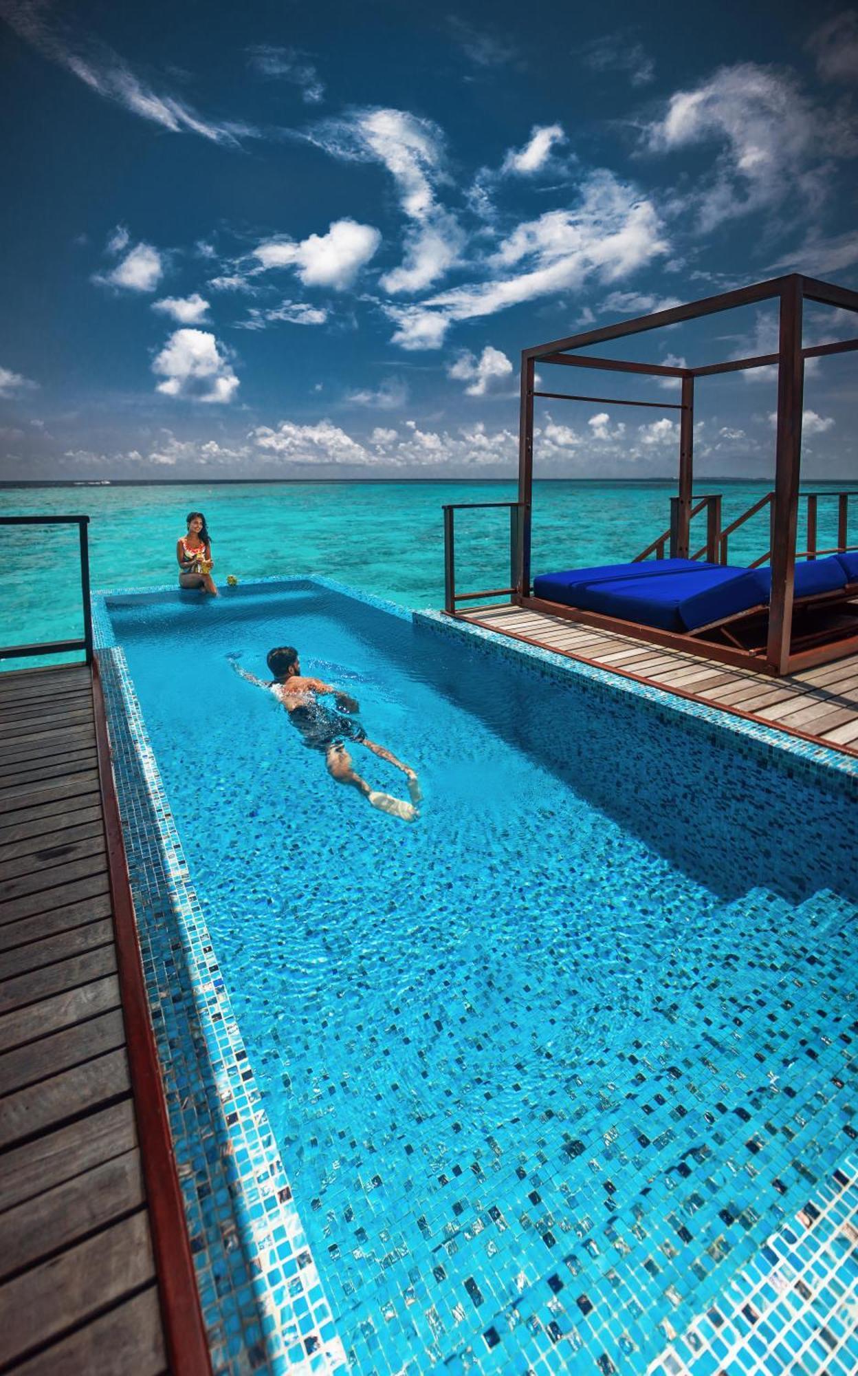 Coco Bodu Hithi - 50 Percent Off Shared Roundtrip Speedboat For Stays From 1 May To September 2025 Esterno foto A pool at a resort