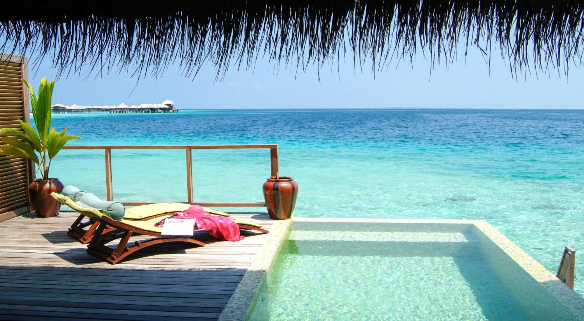 Coco Bodu Hithi - 50 Percent Off Shared Roundtrip Speedboat For Stays From 1 May To September 2025 Esterno foto A view from a water villa